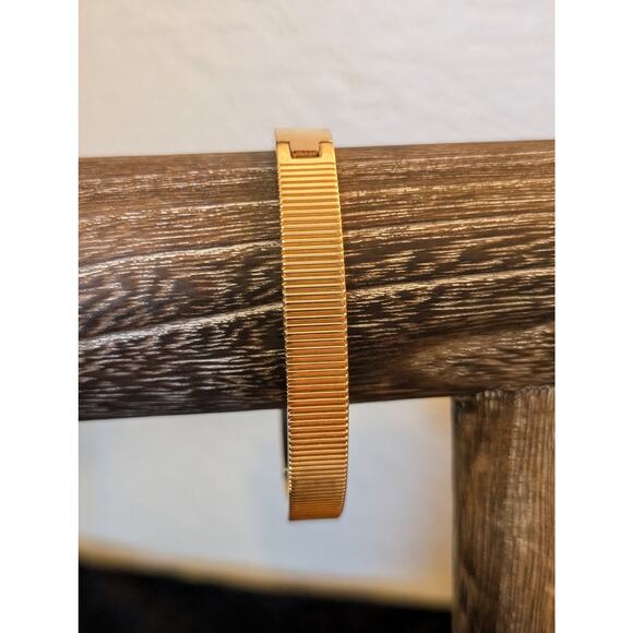 VTG Anne Klein Gold Tone Cut Out Lion Pierced Earrings & Oval Bar Hinge Bracelet - Picture 2 of 8